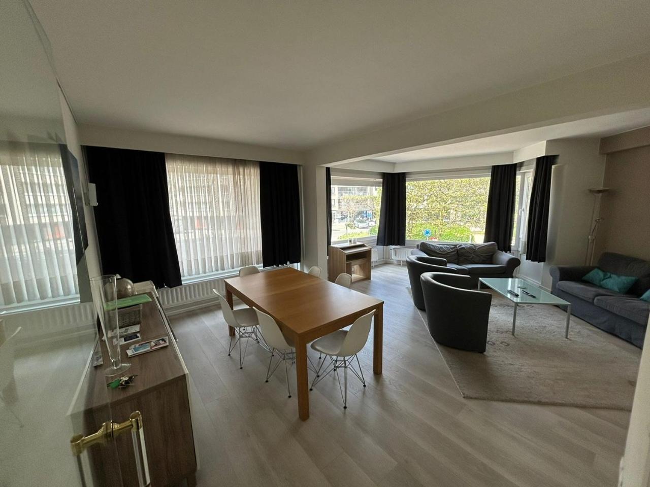 3 Bedroom Apartment Nearby The Sea Oostende Buitenkant foto