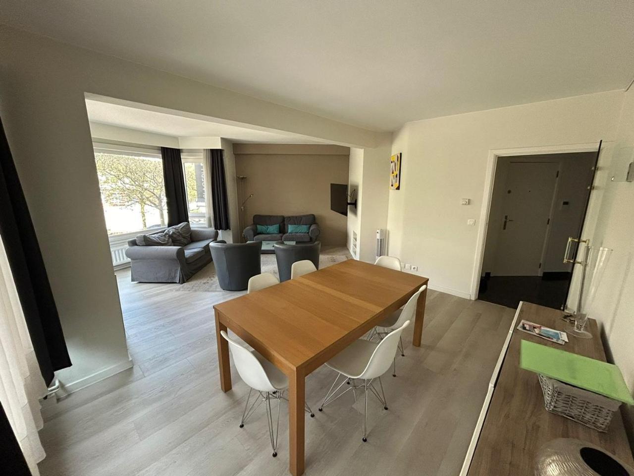 3 Bedroom Apartment Nearby The Sea Oostende Buitenkant foto